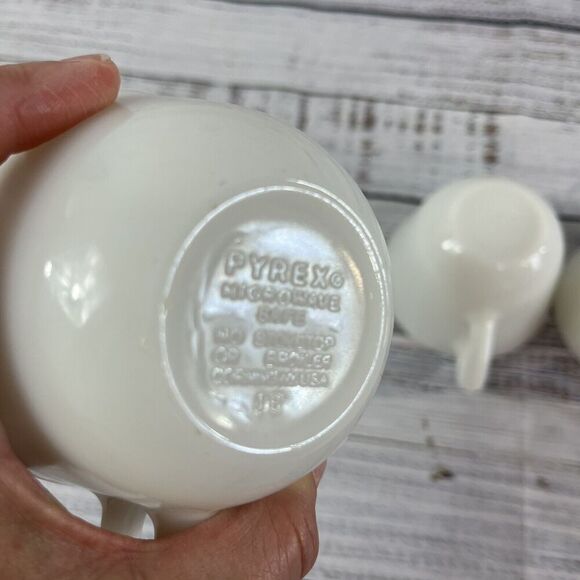 Vintage Pyrex Set of Three Solid White Tea Coffee Cups #18 #20 #24 - Picture 11 of 11